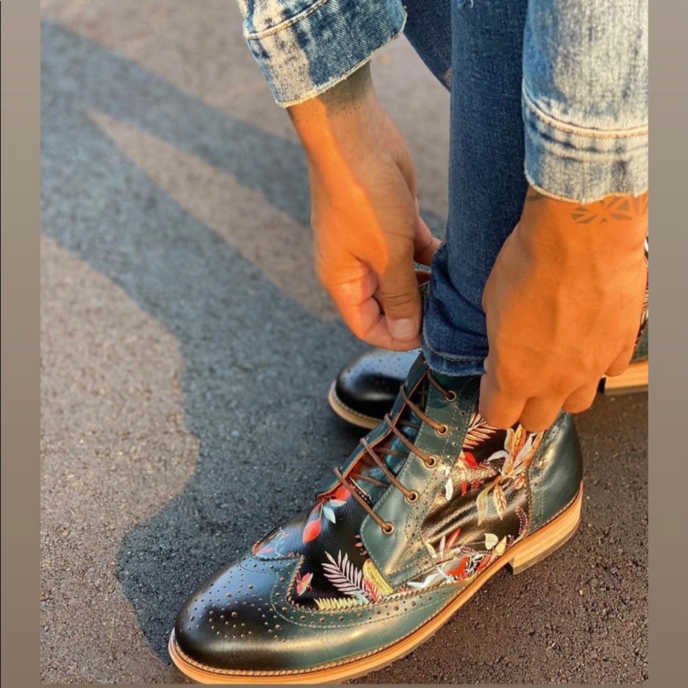 Shoes - Picture 1 of 7